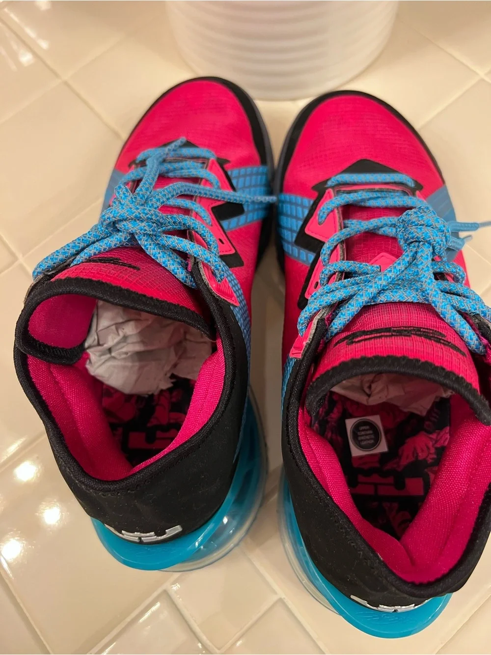 LeBron XVIII LOW, FIREBERRY/BLACK, Men’s Size 8.5-Women’s Size 10, EXCELLENT